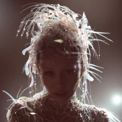 Обложка песни End of the World, Miley Cyrus